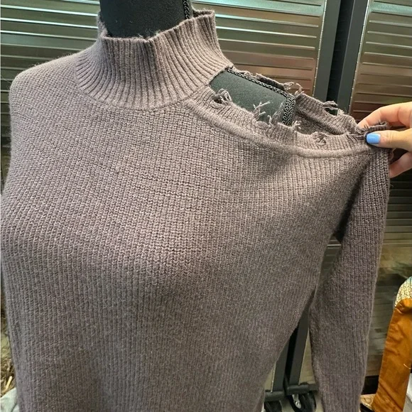 Maurices Light Purple Distressed Cold Shoulder Sweater Women’s 1X - Picture 2 of 8